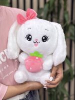 عروسک خرگوش هلو بدست